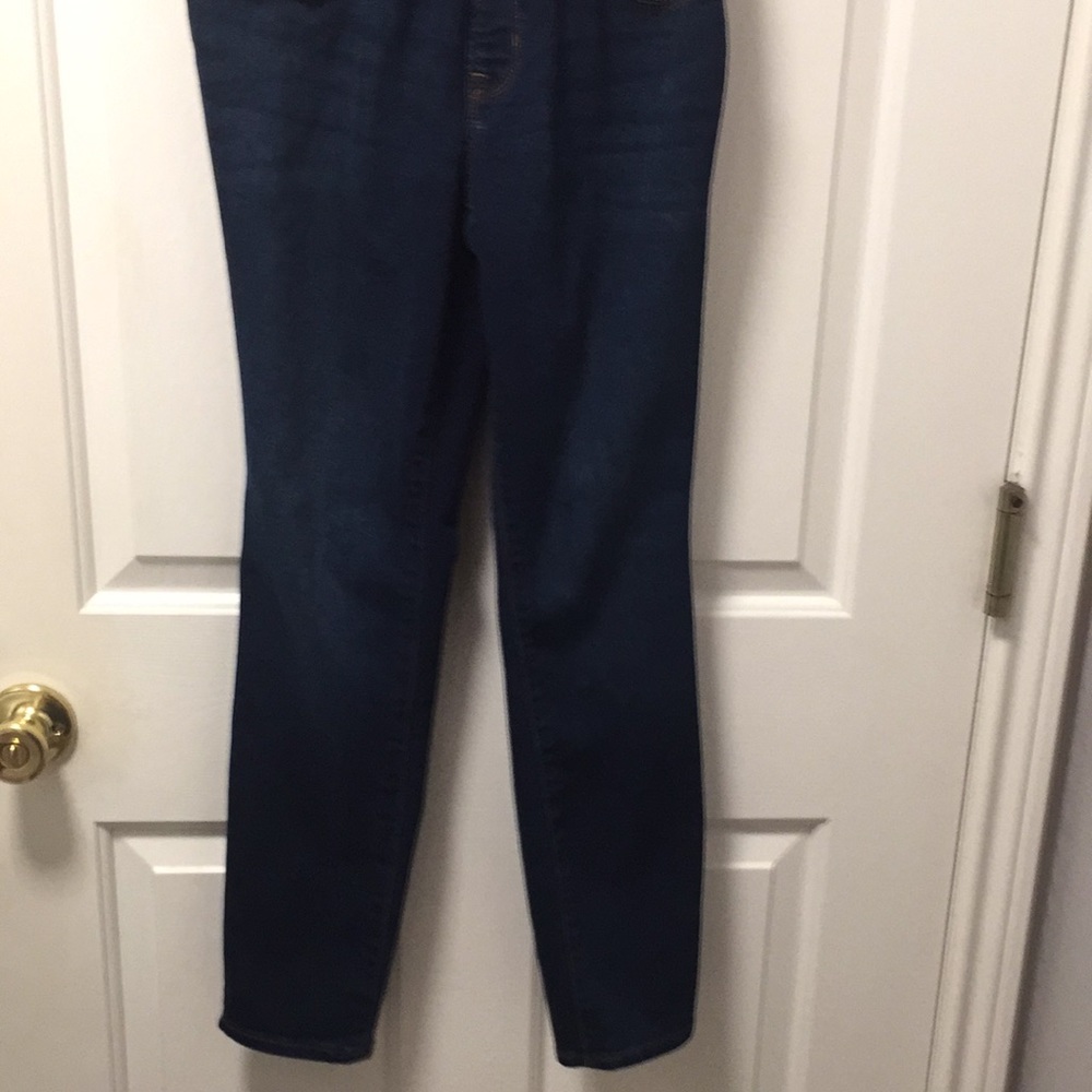 Old Navy Women’s Maternity Skinny Jeans - Picture 3 of 9